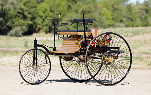 Benz Patent-Motorwagen (1886) with Mrs. Benz & Sons