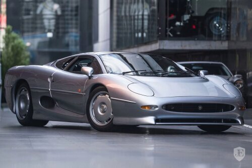 Jaguar XJ220